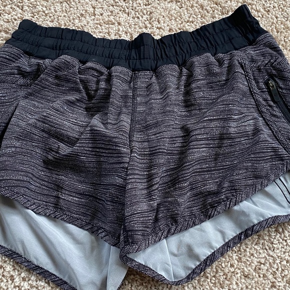 Lululemon speed up shorts size 6 - Picture 1 of 3